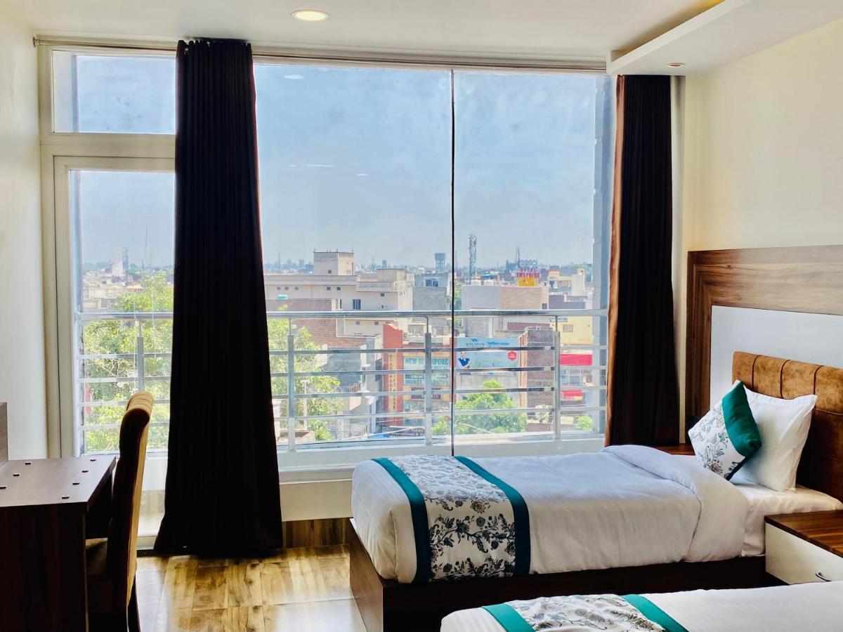 Hotel White House By An Hotels - Walking Distance From Golden Temple อัมริตสา ภายนอก รูปภาพ