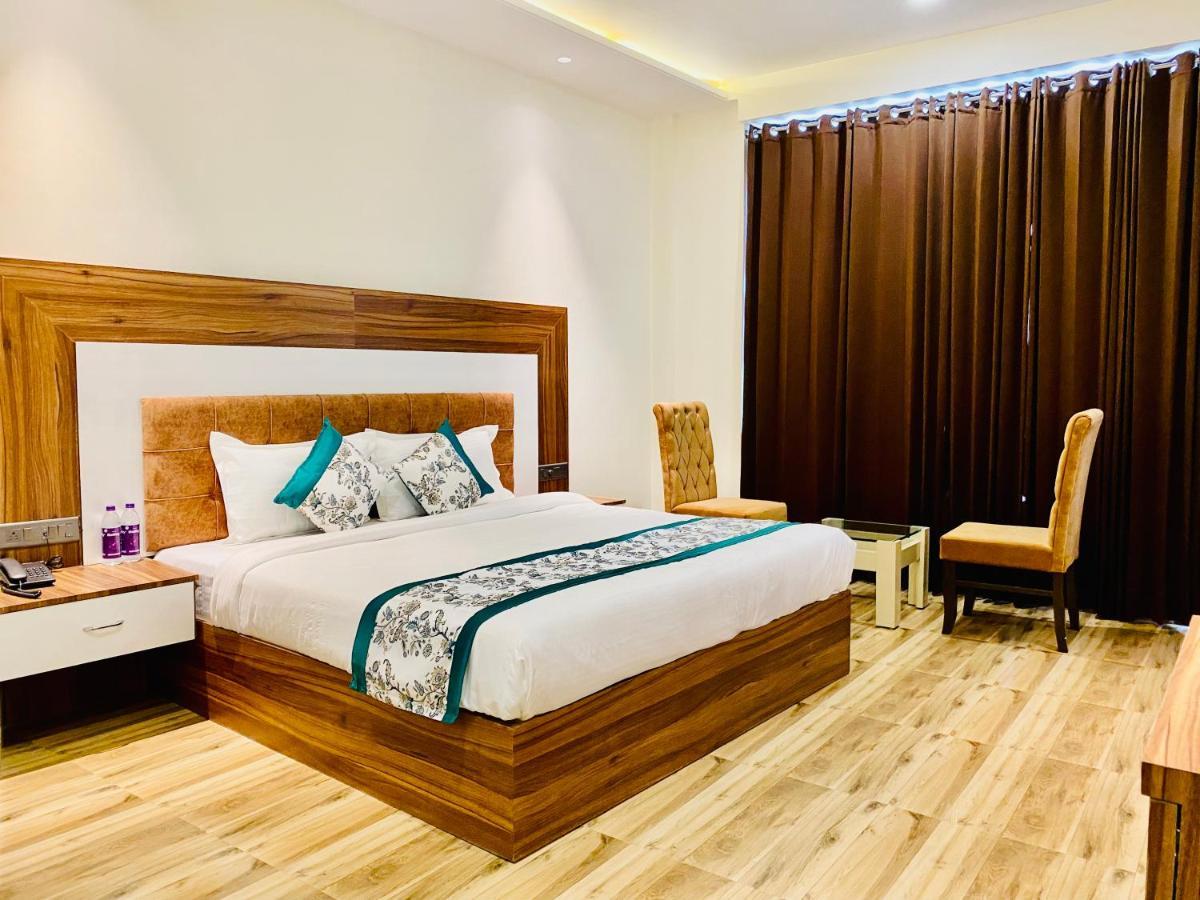 Hotel White House By An Hotels - Walking Distance From Golden Temple อัมริตสา ภายนอก รูปภาพ