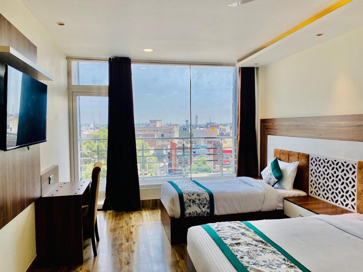Hotel White House By An Hotels - Walking Distance From Golden Temple อัมริตสา ภายนอก รูปภาพ