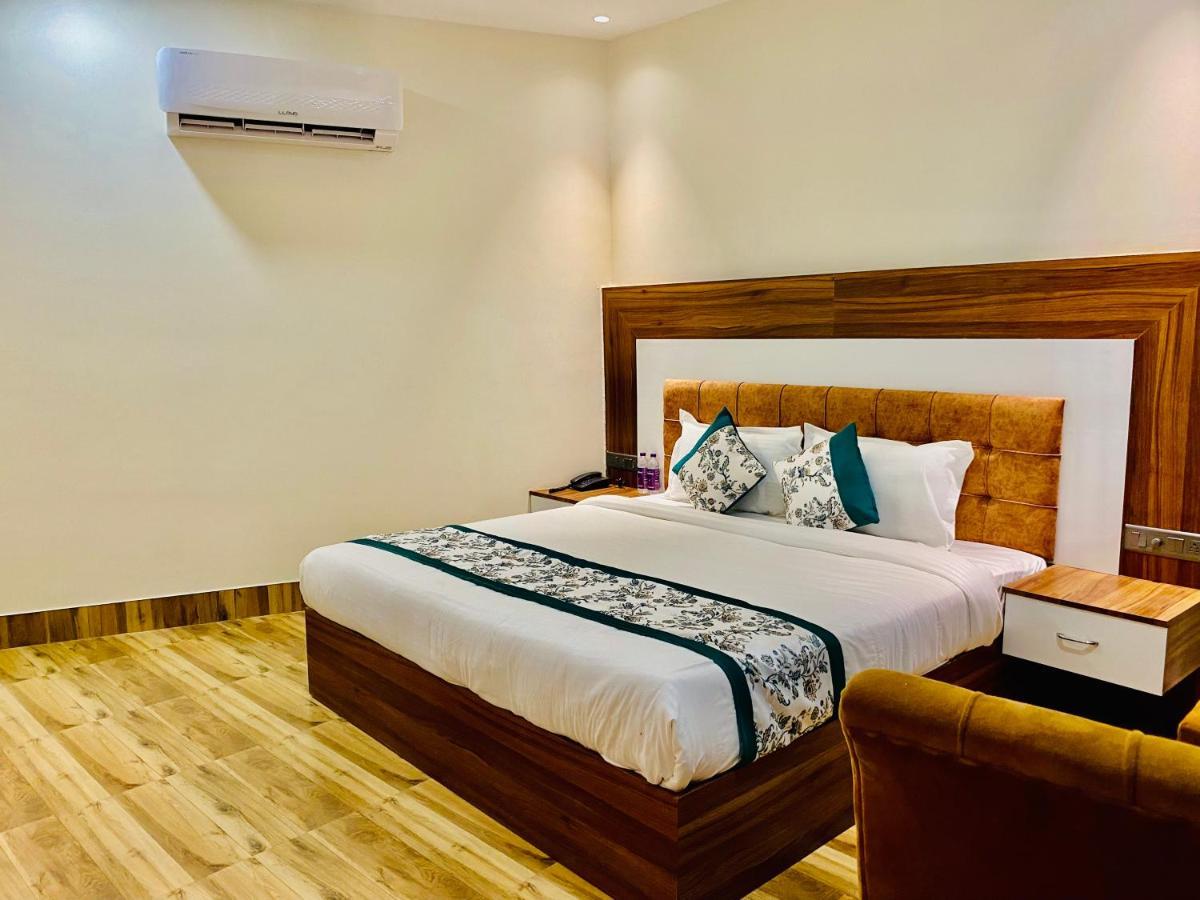 Hotel White House By An Hotels - Walking Distance From Golden Temple อัมริตสา ภายนอก รูปภาพ